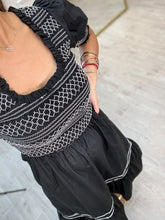 Cargar imagen en el visor de la galería, ATENEA – Maxi vestido negro con smock blanco