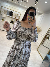 Cargar imagen en el visor de la galería, URANÍA – Maxi vestido café floral manga larga con smock