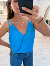 Cargar imagen en el visor de la galería, MACARIA - Blusa azul tirantes