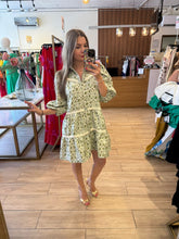 Cargar imagen en el visor de la galería, AFRICA - Vestido corto avena con verde estampado