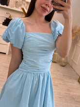 Cargar imagen en el visor de la galería, GIANA - Vestido corto azul claro