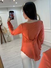 Cargar imagen en el visor de la galería, ANIKA - Blusa naranja manga larga