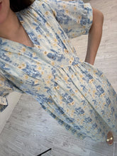 Cargar imagen en el visor de la galería, EURÍDICE – Maxi vestido blanco con flores tipo acuarela