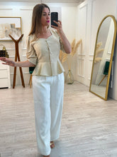 Cargar imagen en el visor de la galería, LEIGHTON - Blusa beige