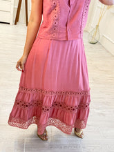 Cargar imagen en el visor de la galería, LATIFAH - Set blusa y falda rosa