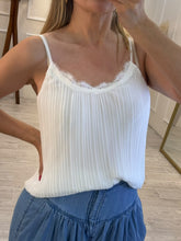 Cargar imagen en el visor de la galería, NORMA - Blusa blanca tirantes
