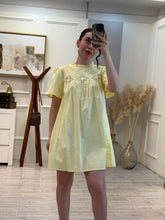 Cargar imagen en el visor de la galería, TAMARA - Vestido corto amarillo
