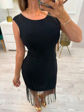 Cargar imagen en el visor de la galería, ALBA - Vestido midi negro flecos