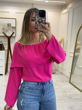 Cargar imagen en el visor de la galería, LUCERO - Blusa fucsia