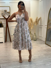 Cargar imagen en el visor de la galería, CORA - Maxi vestido beige estampado