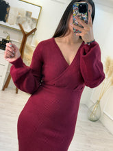 Cargar imagen en el visor de la galería, PASIFAE  – Vestido midi tejido vino cruzado