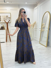Cargar imagen en el visor de la galería, YESENIA - Maxi vestido estampado azul oscuro hojas