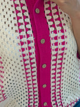Cargar imagen en el visor de la galería, MISSY - Camisa de punto fucsia con hueso