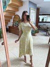 Cargar imagen en el visor de la galería, ERLINDON - Maxi vestido amarillo pastel estampado