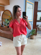 Cargar imagen en el visor de la galería, JAELYN - Blusa coral
