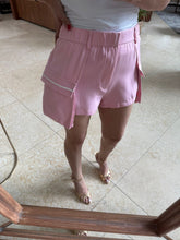 Cargar imagen en el visor de la galería, FIJI - Short rosa claro