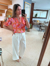 Cargar imagen en el visor de la galería, PALMER - Blusa naranja con flores lilas