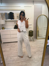 Cargar imagen en el visor de la galería, AMANDA - Set chaleco y pantalón blanco