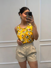 Cargar imagen en el visor de la galería, CLOTILDE - Blusa mostaza estampada
