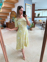 Cargar imagen en el visor de la galería, ANNALISE - Maxi vestido amarillo pastel estampado