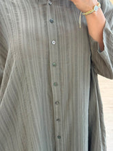 Cargar imagen en el visor de la galería, SKYLAR - Vestido midi camisero olivo