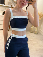 Cargar imagen en el visor de la galería, PASCUALA - Set blusa y pantalón azul marino con blanco