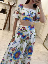 Cargar imagen en el visor de la galería, ERENDIRA - Set blusa y falda estampado