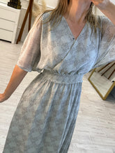 Cargar imagen en el visor de la galería, NYX - Maxi vestido estampado gris