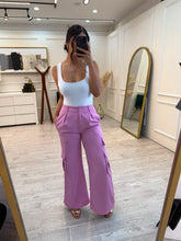 Cargar imagen en el visor de la galería, HELEN - Pantalon rosa tipo cargo
