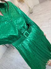 Cargar imagen en el visor de la galería, DARA - Vestido midi verde animal print