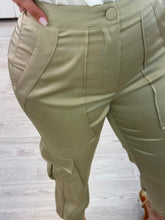 Cargar imagen en el visor de la galería, HILDA - Pantalón verde olivo