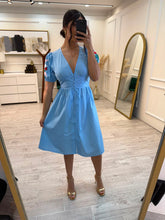 Cargar imagen en el visor de la galería, DOROTHY - Vestido corto azul bordado en mangas