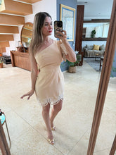 Cargar imagen en el visor de la galería, CALIPSO - Vestido corto asimétrico beige