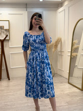 Cargar imagen en el visor de la galería, BRIXTON - Maxi vestido estampado azul