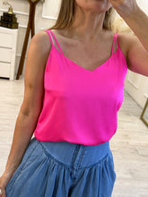 Cargar imagen en el visor de la galería, PRISCA - Blusa lencera fucsia