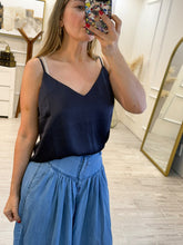 Cargar imagen en el visor de la galería, MELODY - Blusa lencera tirantes