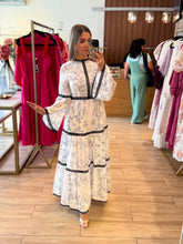 Cargar imagen en el visor de la galería, JENIFER - Maxi vestido blanco estampado negro