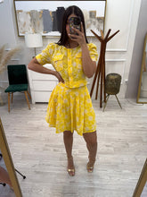 Cargar imagen en el visor de la galería, ROBERTA - Set falda y blusa amarillo