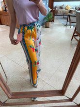 Cargar imagen en el visor de la galería, LANA - Pantalón estampado tropical