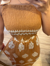 Cargar imagen en el visor de la galería, ESTEFANIA - Set blusa y falda boho camel