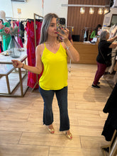 Cargar imagen en el visor de la galería, ROCIO - Blusa amarilla