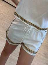 Cargar imagen en el visor de la galería, SUSIE - Set blusa y short blanco con bordado