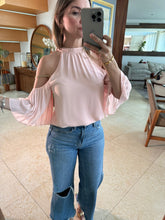 Cargar imagen en el visor de la galería, FATIMA - Blusa rosa bebé