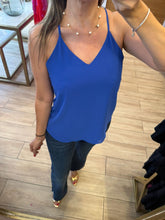 Cargar imagen en el visor de la galería, YOLANDA - Blusa azul rey