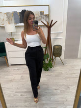 Cargar imagen en el visor de la galería, VALENTINA - Pantalón tipo cargo negro