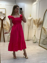 Cargar imagen en el visor de la galería, FLAVIA – Vestido midi fucsia con olanes