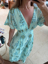 Cargar imagen en el visor de la galería, BERNARDINA - Maxi vestido verde menta estampado