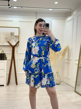 Cargar imagen en el visor de la galería, GIANNA - Vestido azul rey estampado
