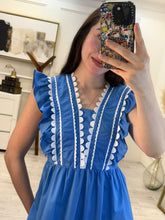 Cargar imagen en el visor de la galería, ELENIA - Vestido midi azul con detalles blancos