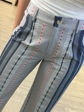 Cargar imagen en el visor de la galería, CASSIE - Pantalón gris estampado